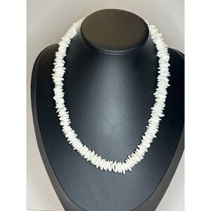 Vintage White Puka Necklace Beach Cruise Vacation Surf Shell Barrel Clasp ~18"